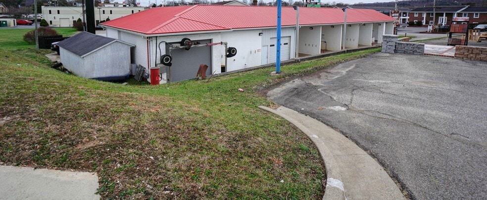 More Photos Of 3980 Teays Valley Rd, Hurricane General Retail For Sale