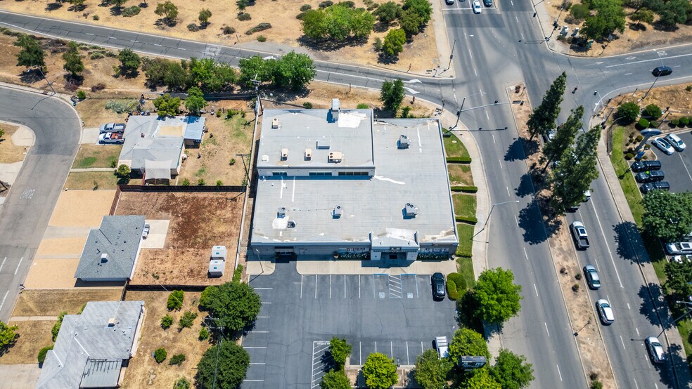 More Photos Of 160 E Bullard Ave, Fresno Freestanding For Sale