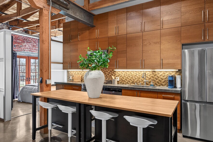 More Photos Of 1725 14th St, Sacramento Office For Sale