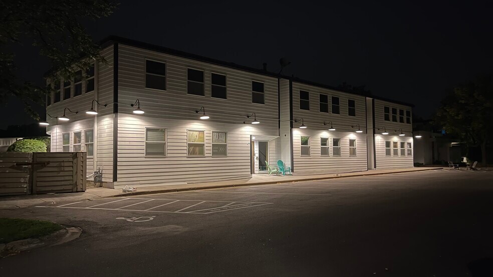 More Photos Of 18300 Minnetonka Blvd, Wayzata Office For Sale