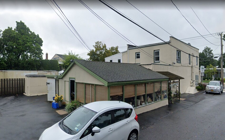 More Photos Of 362-364 Larkfield Rd, East Northport Storefront Retail Residential For Lease