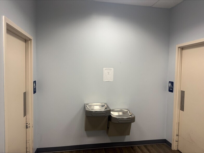 More Photos Of 5650 Bardstown Rd, Louisville Office For Lease