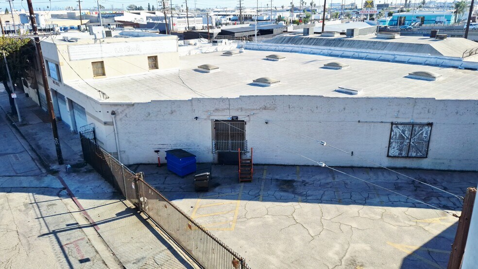 More Photos Of 1760 E 15th St, Los Angeles Warehouse For Lease