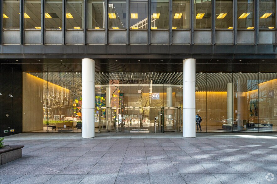 More Photos Of One State Street Plz, New York Office For Lease