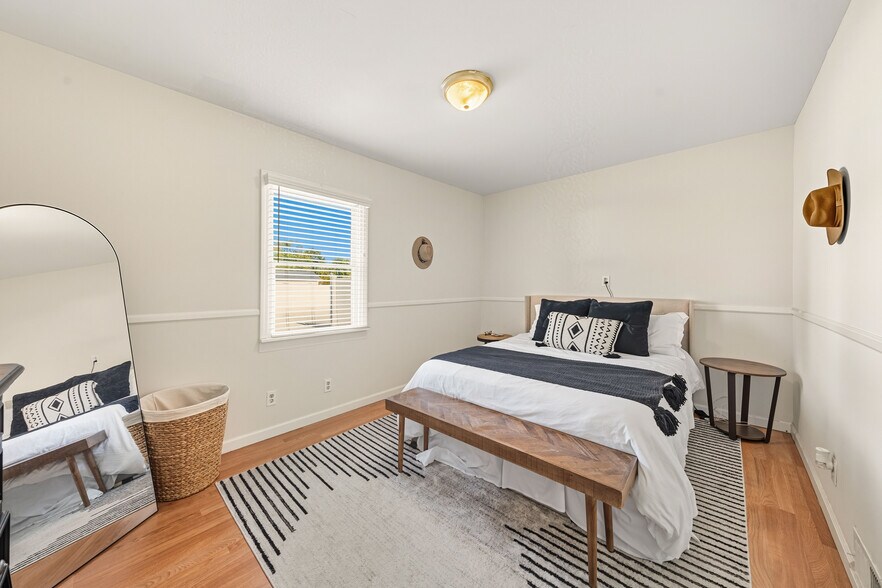 More Photos Of 40 Amboy Rd, Old Bridge Flex For Sale