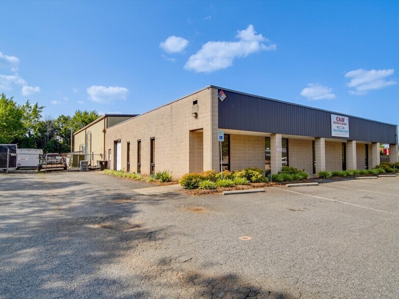 More Photos Of 4400 Republic Ct, Concord Warehouse For Lease