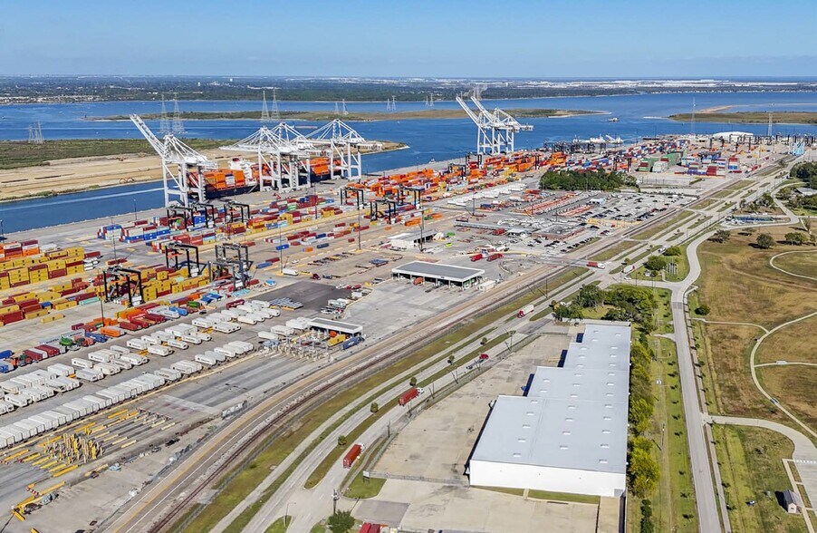 Primary Photo Of 1300 E Barbours Cut Blvd, La Porte Warehouse For Lease