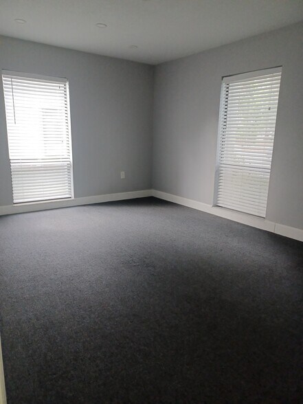 More Photos Of 13304 Winding Oak Ct, Tampa Medical For Lease