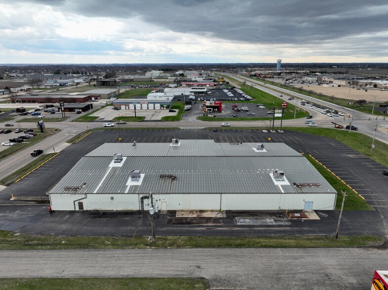 More Photos Of 1407 38th St, Peru Freestanding For Lease