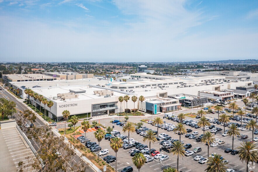 More Photos Of 21712 Hawthorne Blvd, Torrance General Retail For Lease