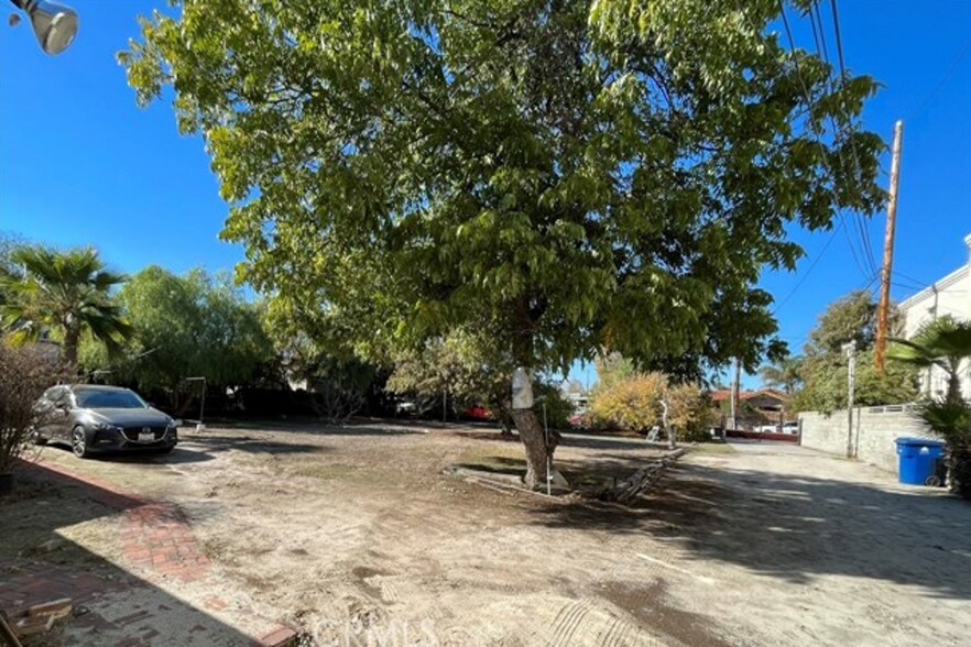 More Photos Of 10898 Olinda St, Sun Valley Land For Sale