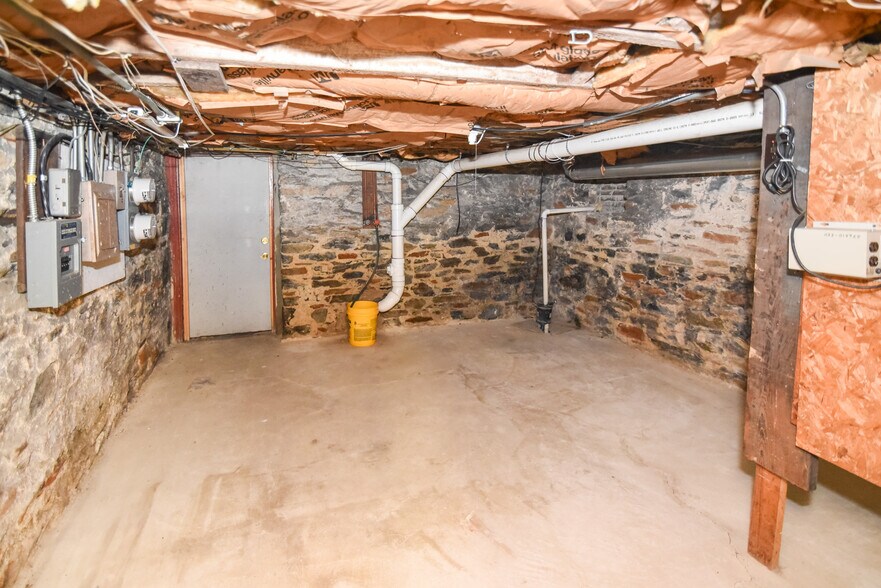 More Photos Of 3545 Chestnut Ave, Baltimore Office For Sale