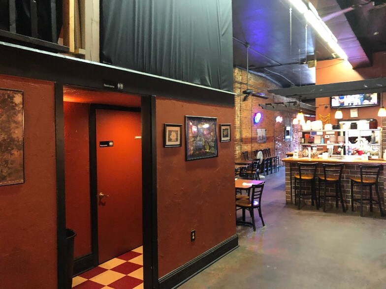 More Photos Of 911 Noble St, Anniston Storefront Retail Office For Sale