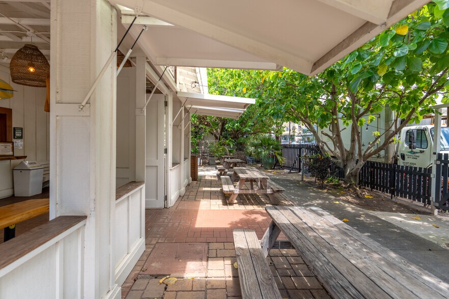 More Photos Of 65 Hana Hwy, Paia Restaurant For Sale