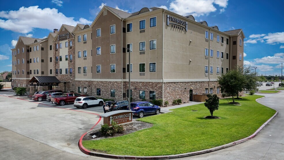 Primary Photo Of 4819 Canyon Lakes Trace Dr, Humble Hotel For Sale