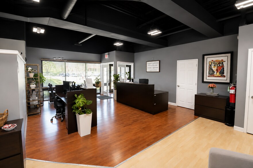 More Photos Of 935 N Plum Grove Rd, Schaumburg Office For Sale