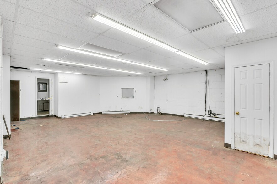 More Photos Of 150 Avenue L, Newark Warehouse For Sale