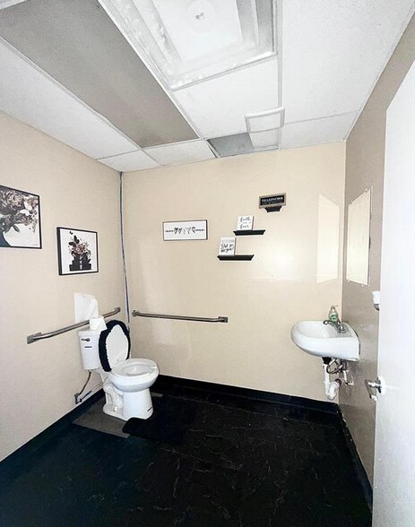 More Photos Of 25241-25251 Eureka Rd, Taylor Storefront Retail Office For Lease