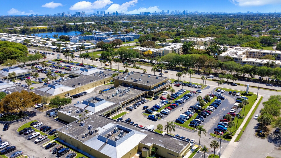 More Photos Of 3359-3399 Sheridan St, Hollywood Storefront For Lease