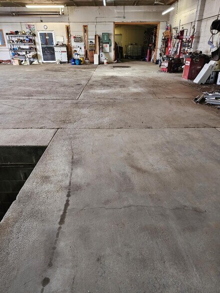 More Photos Of 1530 S 11th St, Nebraska City Auto Repair For Sale