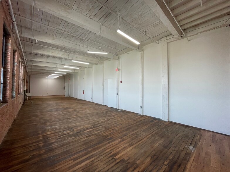More Photos Of 15 Wilkinson Ave, Jersey City Warehouse For Lease