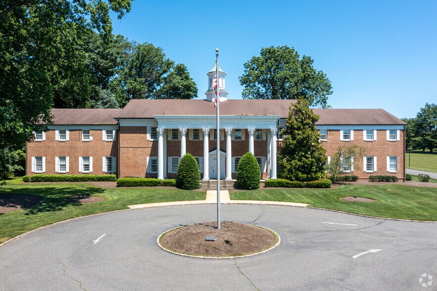 More Photos Of 15 Main St, Holmdel Office For Sale