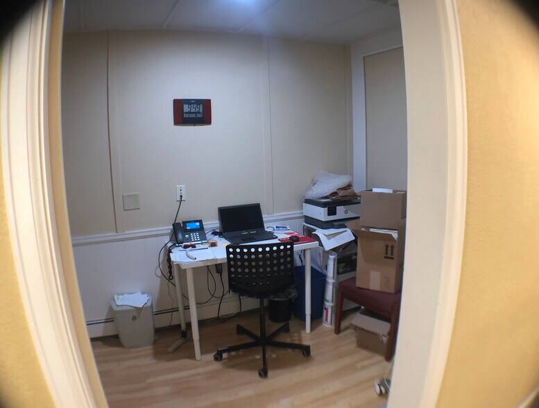 More Photos Of 1013 N Main St, Oshkosh Office For Sale