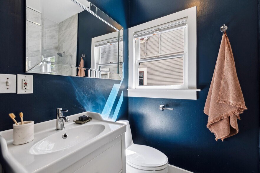 More Photos Of 449 37th St, Oakland Apartments For Sale