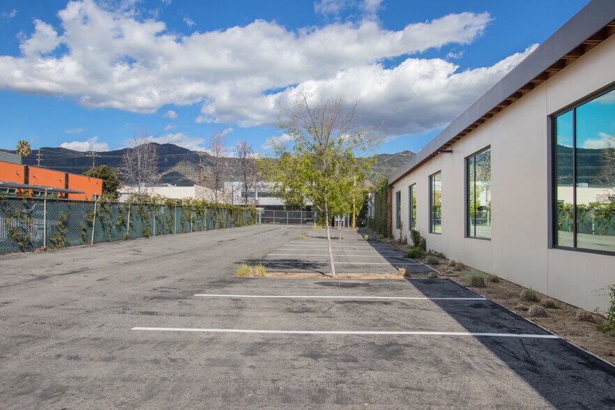 More Photos Of 6325 San Fernando Rd, Glendale Mixed Retail For Lease