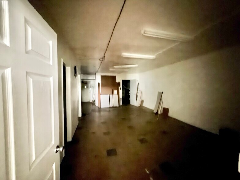 More Photos Of 717 W Lewis St, Pasco Storefront For Sale