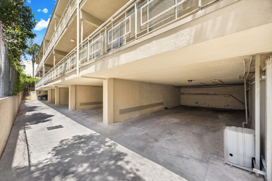 More Photos Of 5923 Carlton Way, Los Angeles Apartments For Sale