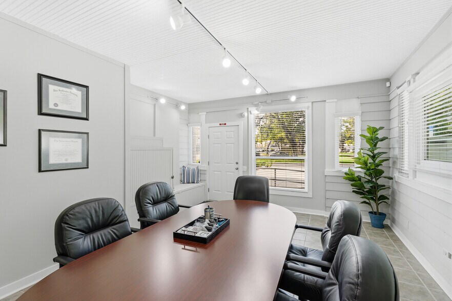 More Photos Of 1322 3rd Ave W, Bradenton Office Residential For Sale