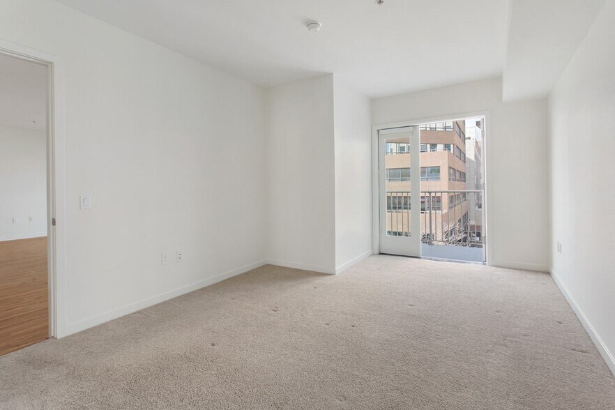 More Photos Of 214 Santa Monica Blvd, Santa Monica Apartments For Lease