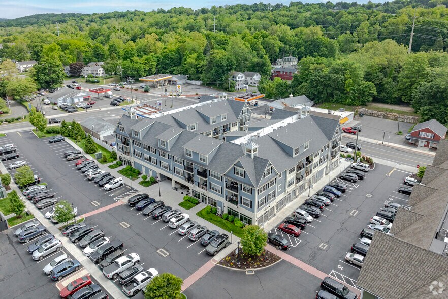 More Photos Of 800 Federal Rd, Brookfield Apartments For Lease