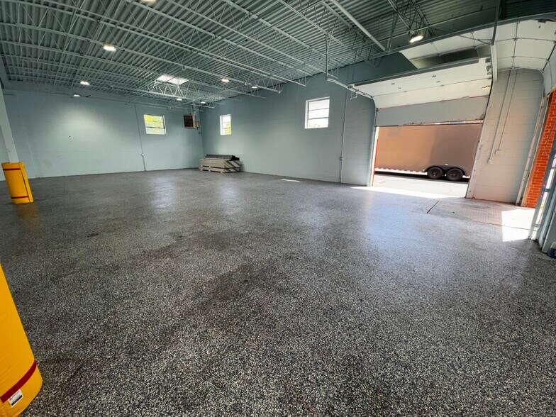 More Photos Of 1520 Hannah Ave, Forest Park Flex For Lease