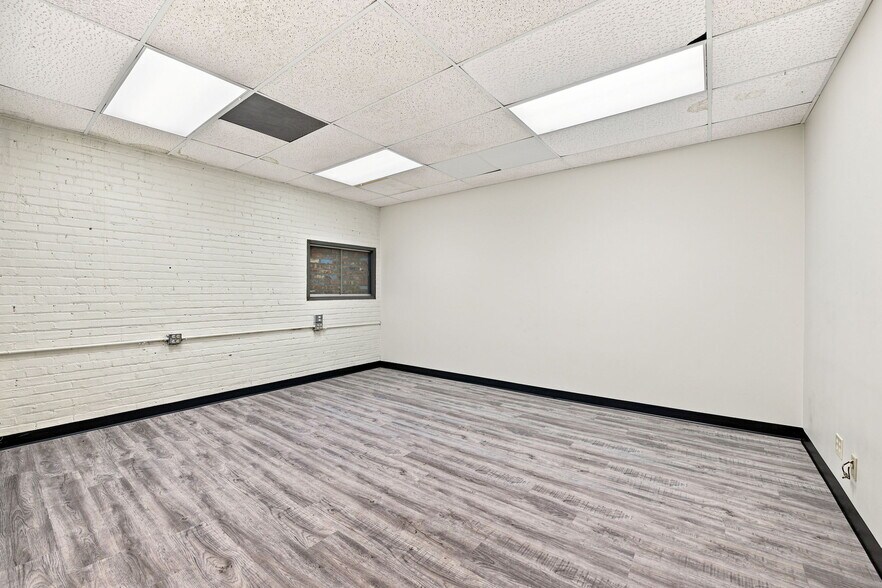 More Photos Of 692 Theodore St, Joliet Storefront For Lease
