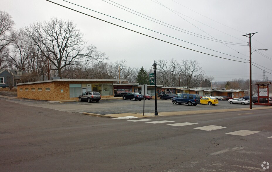 More Photos Of 410-490 Rue St, Florissant General Retail For Lease