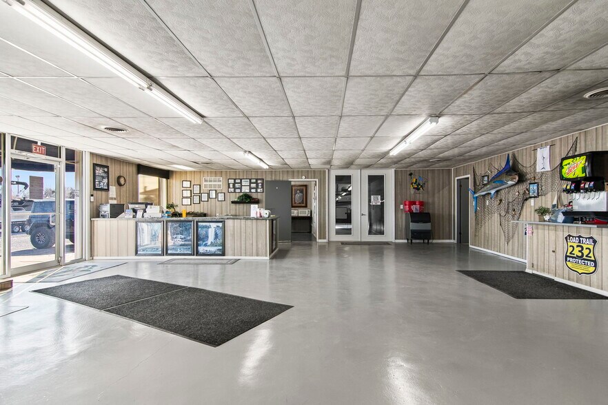 More Photos Of 1117 N Old Route 66, Litchfield General Retail For Sale