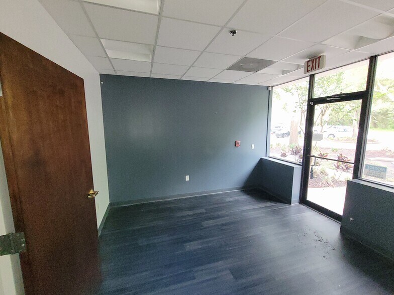 More Photos Of 5483 W Waters Ave, Tampa Office For Lease