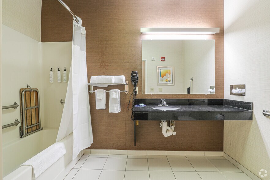 More Photos Of 3930 Stahl Dr SE, Grand Rapids Hotel For Sale