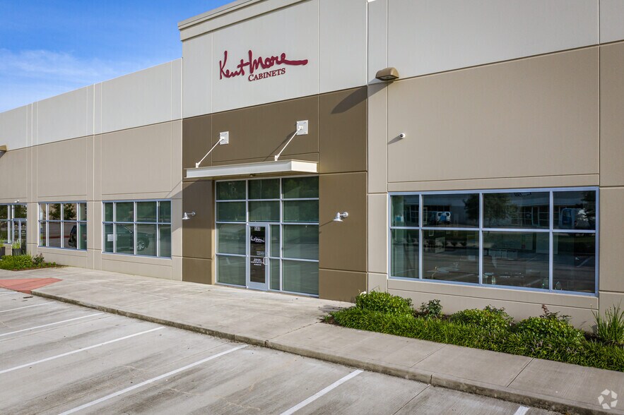 More Photos Of 612 Spring Hill Dr, Spring Warehouse For Lease