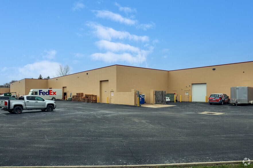 More Photos Of 17295 Foltz Industrial Pky, Strongsville Light Manufacturing For Lease