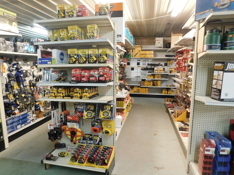 More Photos Of 2086 E US Highway 36, Rockville Convenience Store For Sale