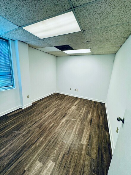 More Photos Of 4200 Lamar Ave, Memphis Warehouse For Lease