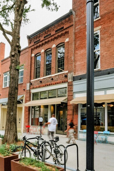 More Photos Of 98 SW Broad St, Atlanta Storefront For Lease