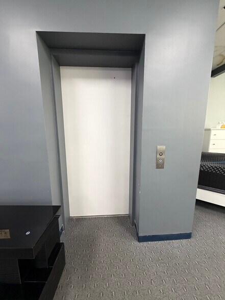 More Photos Of 9133 S Commercial Ave, Chicago Storefront For Sale