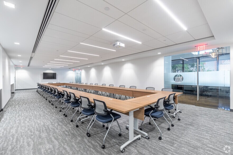 More Photos Of 1945 Old Gallows Rd, Vienna Medical For Lease