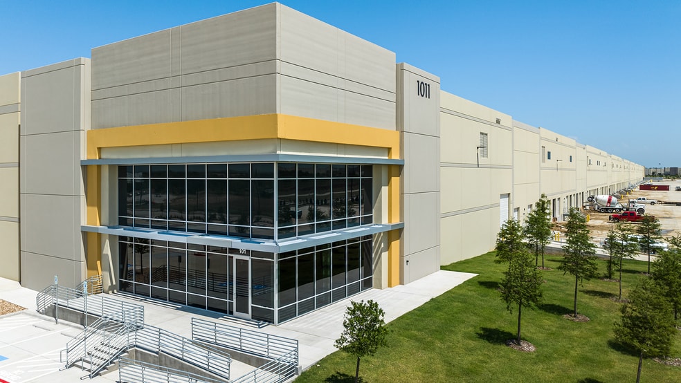 More Photos Of Western Blvd, Denton Unknown For Lease