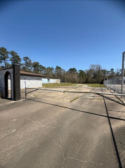 More Photos Of 1260 N Main St, Vidor Office For Sale