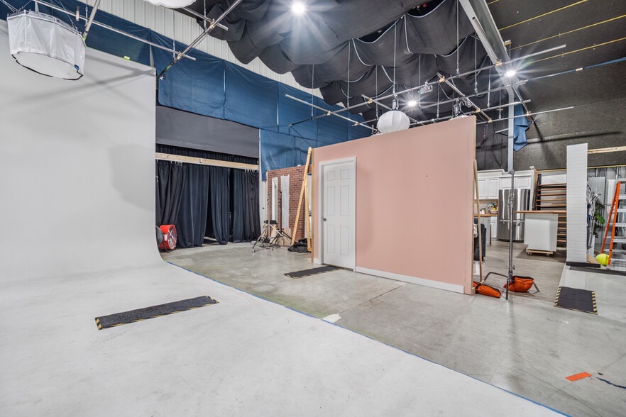 More Photos Of 2866 Roosevelt Blvd, Clearwater Showroom For Sale